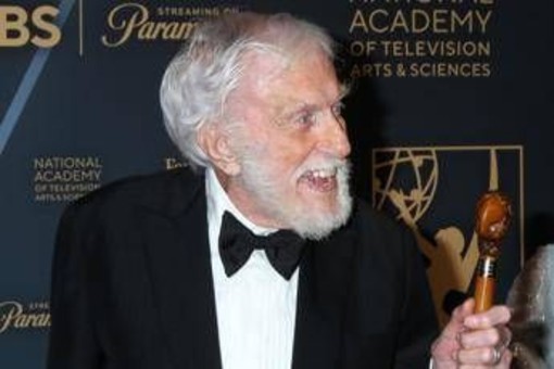 Dick Van Dyke compie 100 anni: "Non è abbastanza, si vuole vivere di più"