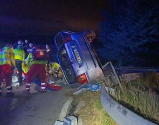 Auto fuori strada nel Mantovano, morto 38enne: gravi i figli di 5 e 10 anni