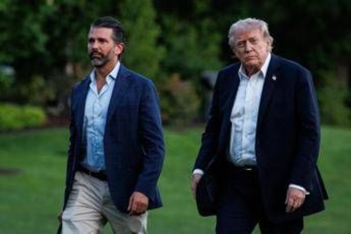 Trump non andrà alle nozze del figlio Don jr: "Momento cruciale, devo stare alla Casa Bianca"