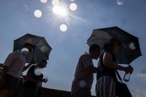 Ancora una vittima del caldo in Liguria, 74enne muore in spiaggia a Moneglia
