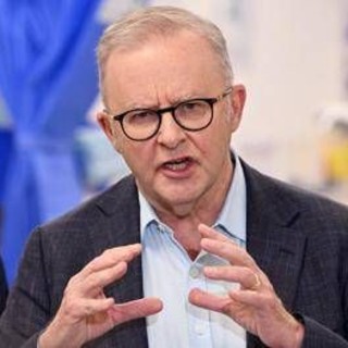 Australia, Albanese contestato in moschea: contro il premier urla e insulti