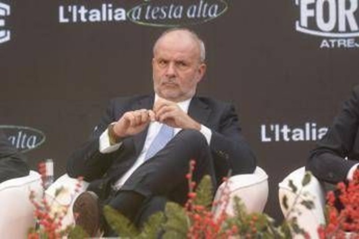 Intervento chirurgico d'urgenza nel weekend per il ministro della Salute Schillaci: "Risolverò in pochi giorni" Intervento chirurgico d'urgenza nel weekend per il ministro della Salute Schillaci: "Risolverò in pochi giorni"