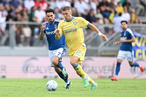 Primo ko per il Como, steso 2-0 dal Frosinone con Calò e Kvernadze Primo ko per il Como, steso 2-0 dal Frosinone con Calò e Kvernadze