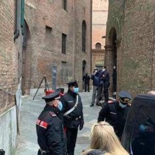 David Rossi, uomo misterioso in video: Commissione dispone analisi Ris e confronto David Rossi, uomo misterioso in video: Commissione dispone analisi Ris e confronto