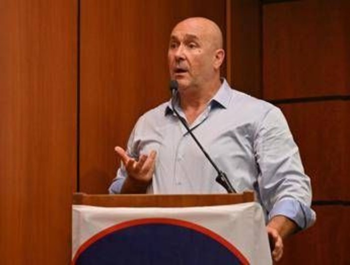 Bandecchi: "Nulla in comune con Vannacci, non c'entro con estrema destra"