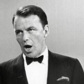 Frank Sinatra superdotato? Paul Anka e quelle volte insieme in sauna: ecco la verità