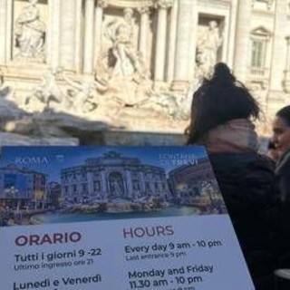 Fontana di Trevi a pagamento, biglietti a 2 euro per i turisti e visitatori