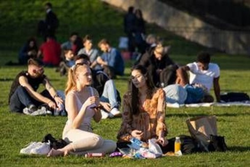 Meteo weekend quasi estivo, picchi fino a 28°C: poi cambia tutto