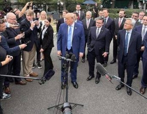 "L'IA è la cosa più grande che ci sia", Trump accelera e la ribattezza Super intelligenza "L'IA è la cosa più grande che ci sia", Trump accelera e la ribattezza Super intelligenza