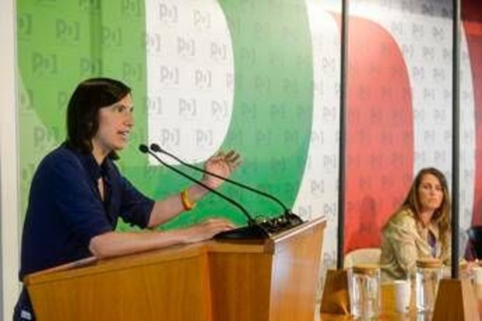 Centrosinistra, il messaggio di Schlein: "Uno non vale uno". Conte: "Si va alle primarie"