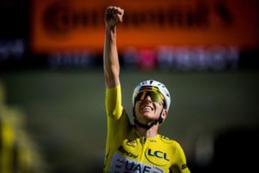 Tour de France, quinto trionfo di Pogacar. Ultima tappa a Van der Poel