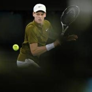 Sinner spreca, Djokovic è eterno: Nole elimina Jannik e raggiunge Alcaraz in finale