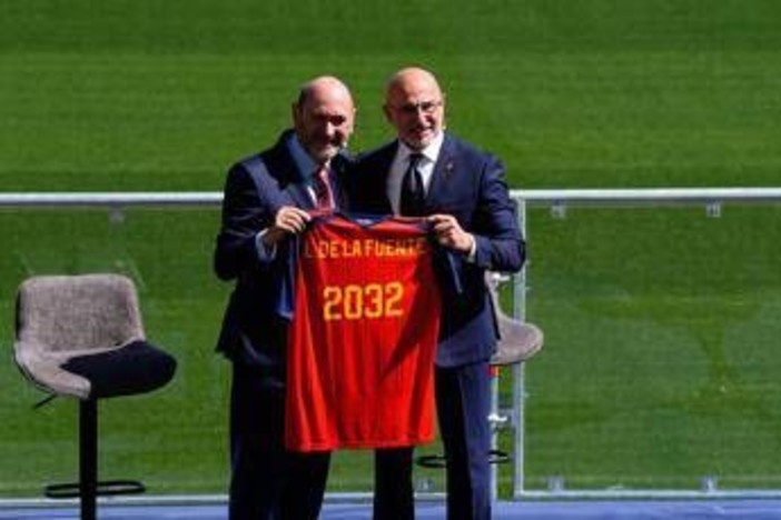 Spagna, il ct campione del mondo De La Fuente rinnova fino al 2032 Spagna, il ct campione del mondo De La Fuente rinnova fino al 2032