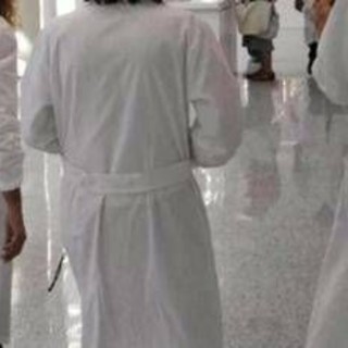 Sanità, firmato contratto per 137mila medici e sanitari: aumenti medi di 491 euro al mese Sanità, firmato contratto per 137mila medici e sanitari: aumenti medi di 491 euro al mese