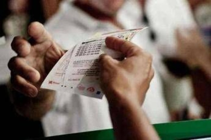 Superenalotto, numeri combinazione vincente oggi 26 giugno﻿