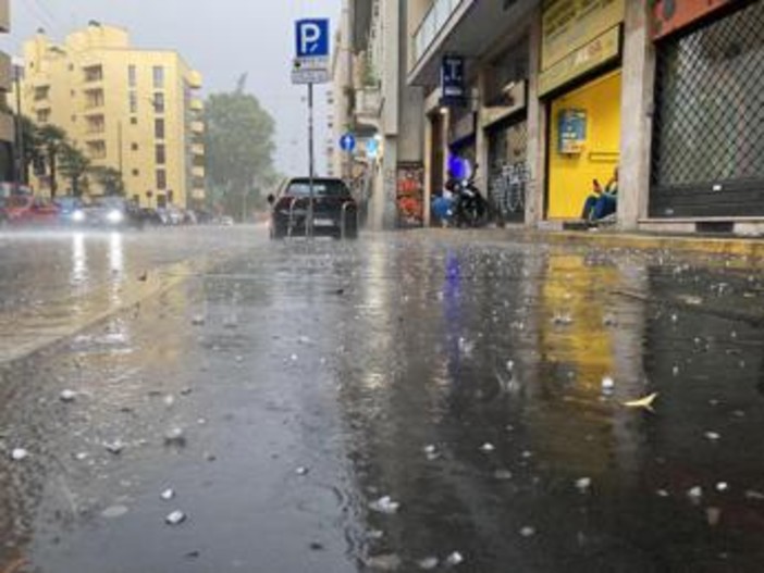 Tregua dal caldo record, inizia il maltempo estremo con temporali e grandine: previsioni meteo Tregua dal caldo record, inizia il maltempo estremo con temporali e grandine: previsioni meteo