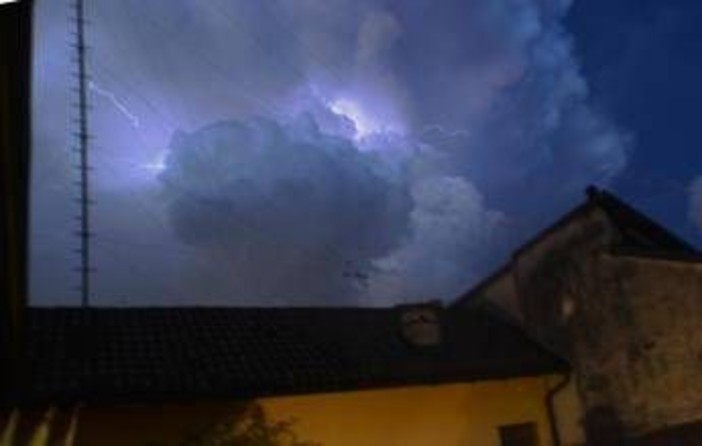 Meteo, Italia divisa a metà con temporali al Nord e caldo e sole al Sud: "Ma la fine dell'estate è ancora lontana"