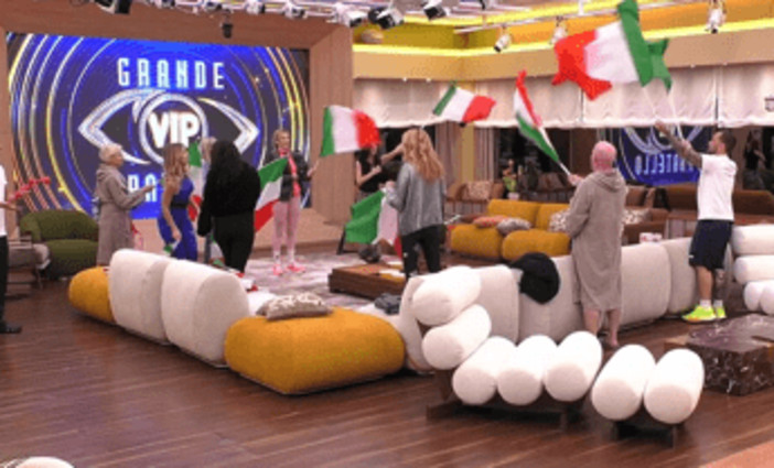 Italia fuori dai Mondiali, il cast del Grande Fratello Vip reagisce live Italia fuori dai Mondiali, il cast del Grande Fratello Vip reagisce live