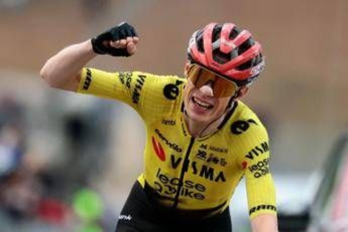 Giro d'Italia, Vingegaard vince la settima tappa ed Eulalio resta maglia rosa Giro d'Italia, Vingegaard vince la settima tappa ed Eulalio resta maglia rosa