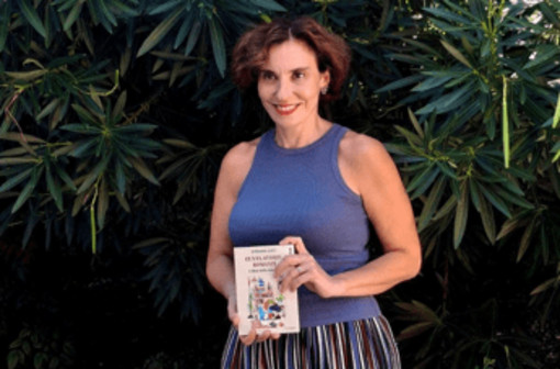 Prof accoltellata, la scrittrice Auci: "Anch'io minacciata in classe, avevo tolto un cellulare" Prof accoltellata, la scrittrice Auci: "Anch'io minacciata in classe, avevo tolto un cellulare"