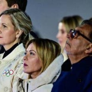 Milano Cortina, cala il sipario: Meloni applaude gli azzurri, bandiera olimpica passa alla Francia