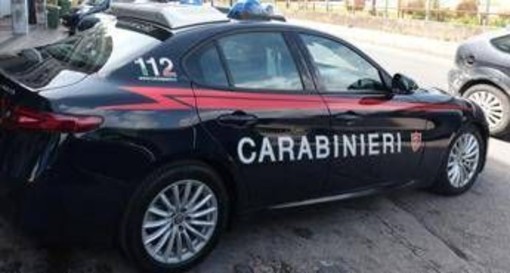 Cuneo, sente rumori nel cortile di casa: spara contro ladri e ne uccide uno Cuneo, sente rumori nel cortile di casa: spara contro ladri e ne uccide uno