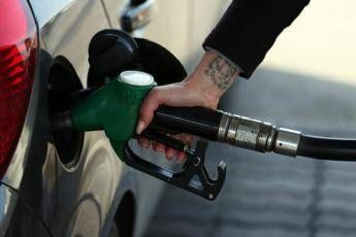 "Quasi 200mila sterline di carburante rubato al giorno", la 'risposta' degli inglesi al caro benzina "Quasi 200mila sterline di carburante rubato al giorno", la 'risposta' degli inglesi al caro benzina