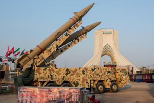 Iran, Teheran avverte: "Colpiremo i Paesi che sostengono la guerra economica Usa" Iran, Teheran avverte: "Colpiremo i Paesi che sostengono la guerra economica Usa"