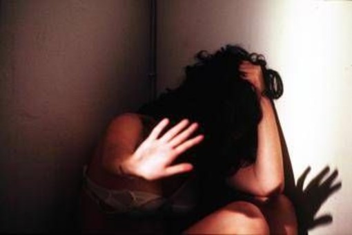 Roma, violenza sessuale su 12enne: arrestato il cugino 50enne del padre Roma, violenza sessuale su 12enne: arrestato il cugino 50enne del padre