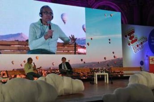 "Povertà e democrazia", la Lectio civilis di Abhijit Banerjee al Festival Nazionale dell’Economia Civile