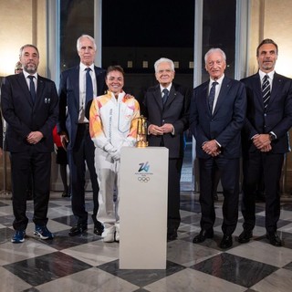 La fiamma olimpica di Milano-Cortina è arrivata in Italia