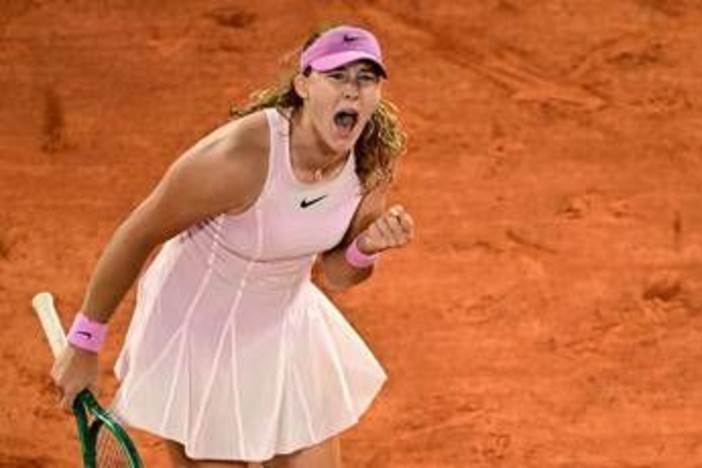 Roland Garros, la russa Andreeva è la prima finalista: nessuna stretta di mano con l'ucraina Kostyuk Roland Garros, la russa Andreeva è la prima finalista: nessuna stretta di mano con l'ucraina Kostyuk