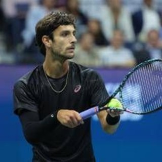 Musetti, debutto ok a Shanghai: Comesana ko in due set Musetti, debutto ok a Shanghai: Comesana ko in due set