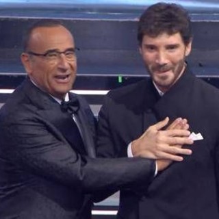 Stefano De Martino conduttore Sanremo 2027: "Carlo, non spegnere il telefono: ne avrò bisogno"
