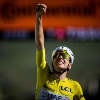 Tour de France, quinto trionfo di Pogacar. Ultima tappa a Van der Poel