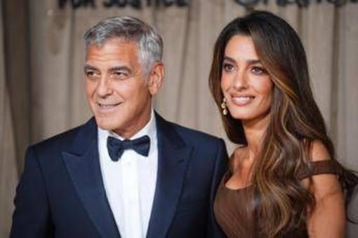A Londra sfilata di star per la giustizia, i Clooney agli Albie Awards