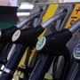 Carburanti, da oggi il taglio delle accise scende a 5 centesimi: "Pieno di gasolio costerà 3 euro in più"