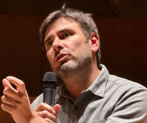 Alessandro Di Battista ricoverato a Cuba, giovedì il possibile rientro in Italia con un volo privato: cosa sappiamo Alessandro Di Battista ricoverato a Cuba, giovedì il possibile rientro in Italia con un volo privato: cosa sappiamo