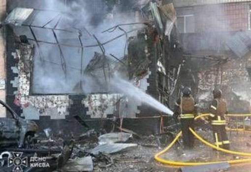 Ucraina sotto attacco, pioggia di droni e bombe russe: morti e decine di feriti Ucraina sotto attacco, pioggia di droni e bombe russe: morti e decine di feriti