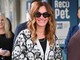Julia Roberts arriva a Venezia con un look simpaticissimo che omaggia Guadagnino Julia Roberts arriva a Venezia con un look simpaticissimo che omaggia Guadagnino
