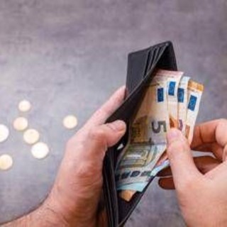 Quanto si indebitano gli italiani per vivere? L'analisi tra prestiti, mutui e stipendi fermi Quanto si indebitano gli italiani per vivere? L'analisi tra prestiti, mutui e stipendi fermi