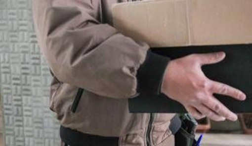 Manovra, Urso: "Tassa su piccoli pacchi? E' per la consegna di quelli che arrivano dalla Cina"