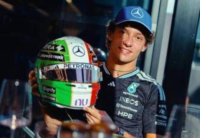 "Pizza, caffè e... Nazionale di calcio": Antonelli e il casco speciale per Monza (ispirato a Valentino Rossi)