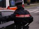 Piacenza, donna trovata morta in casa: uccisa a coltellate, si cerca il marito