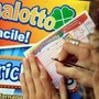 Vince 223 milioni al Superenalotto, la moglie separata non ci sta: "Metà sono i miei" Vince 223 milioni al Superenalotto, la moglie separata non ci sta: "Metà sono i miei"
