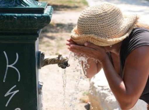 Caldo, afa riguadagna terreno: giovedì bollino rosso in 3 città, arancione in 9 Caldo, afa riguadagna terreno: giovedì bollino rosso in 3 città, arancione in 9