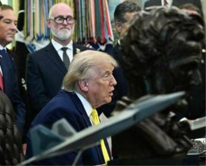 Iran, l'avvertimento di Trump: "Se Teheran uccide soldati americani, attacco subito" Iran, l'avvertimento di Trump: "Se Teheran uccide soldati americani, attacco subito"