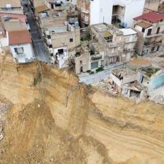 Niscemi, Schifani annuncia: "Da domani rimborso di 400 euro per ogni famiglia sfollata" Niscemi, Schifani annuncia: "Da domani rimborso di 400 euro per ogni famiglia sfollata"