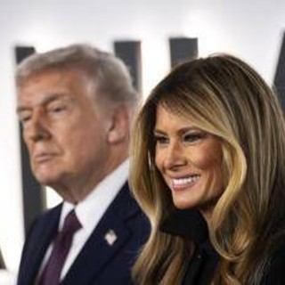 Trump celebra il film "glamour" di Melania. Lei: "Non un documentario, ma un'esperienza creativa"