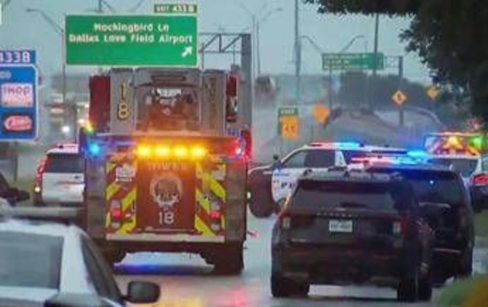 Sparatoria a Dallas, colpiti tre migranti detenuti in ufficio Ice: due morti, il cecchino si è suicidato Sparatoria a Dallas, colpiti tre migranti detenuti in ufficio Ice: due morti, il cecchino si è suicidato